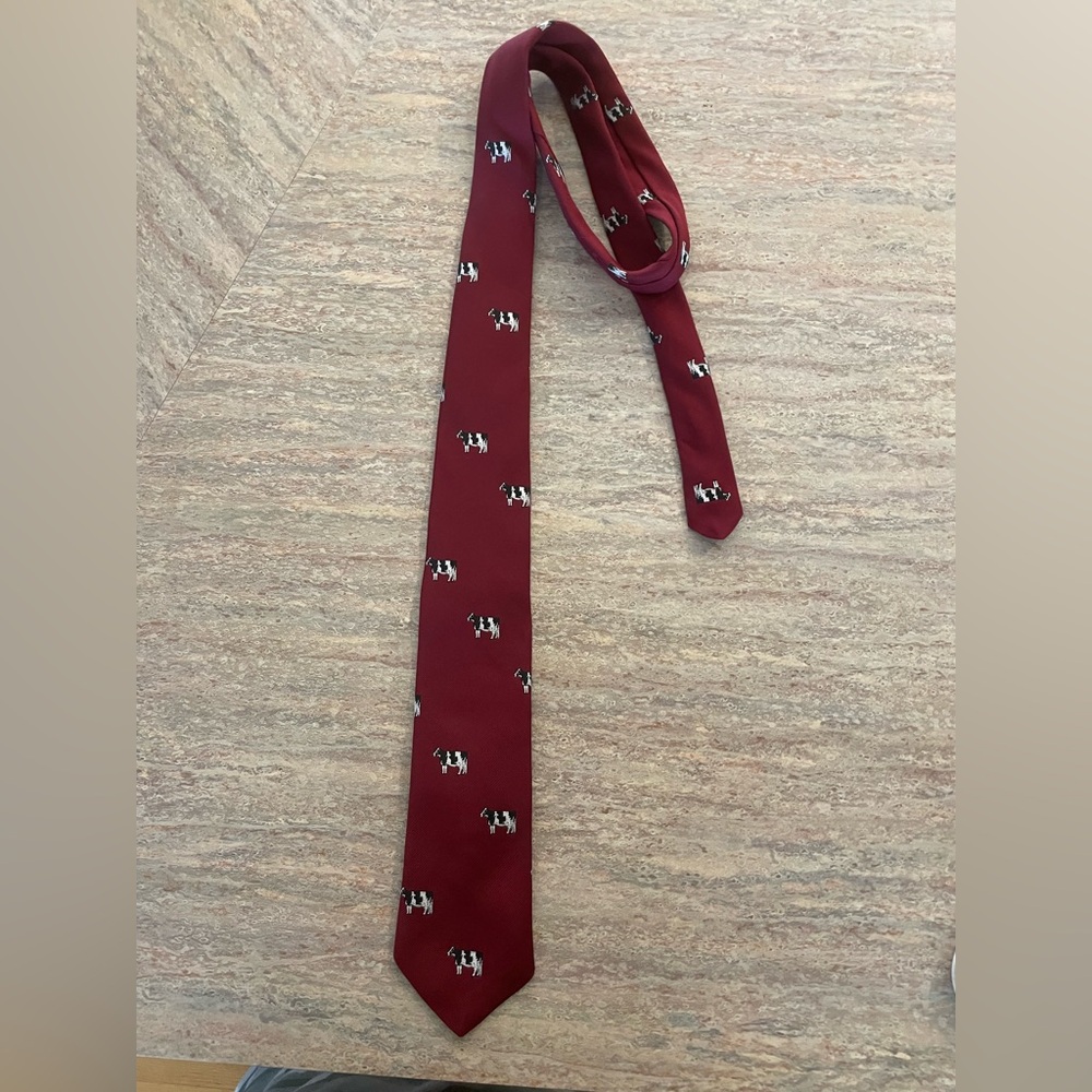 Schreter necktie featuring cows vintage